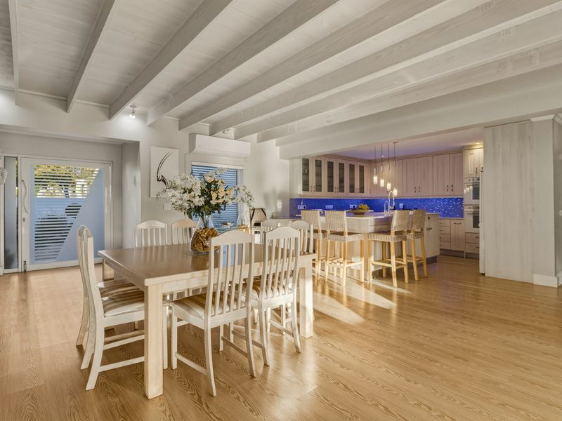 Elegant Double-Storey Haven with Dam Views - Short term rental only! - Photo 10