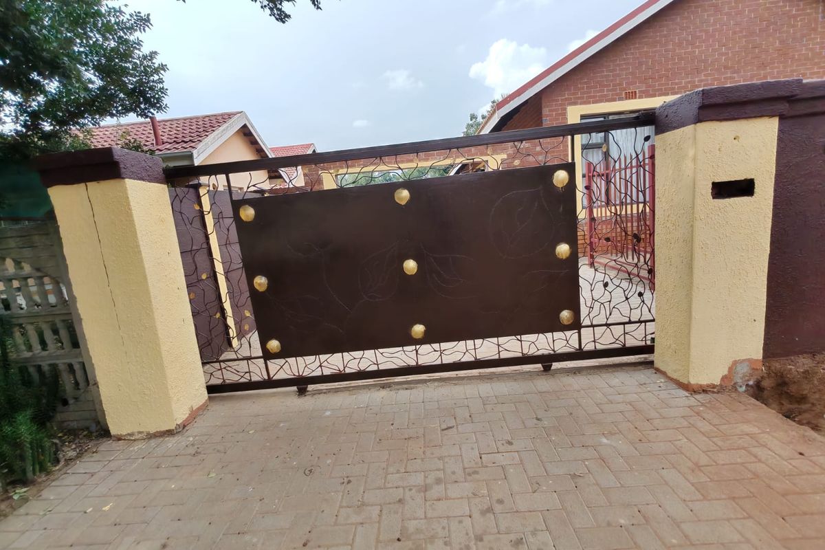 3 Bedroom House for Sale in Vaalpark. - Photo 2