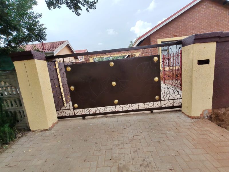 3 Bedroom House for Sale in Vaalpark. - Photo 2