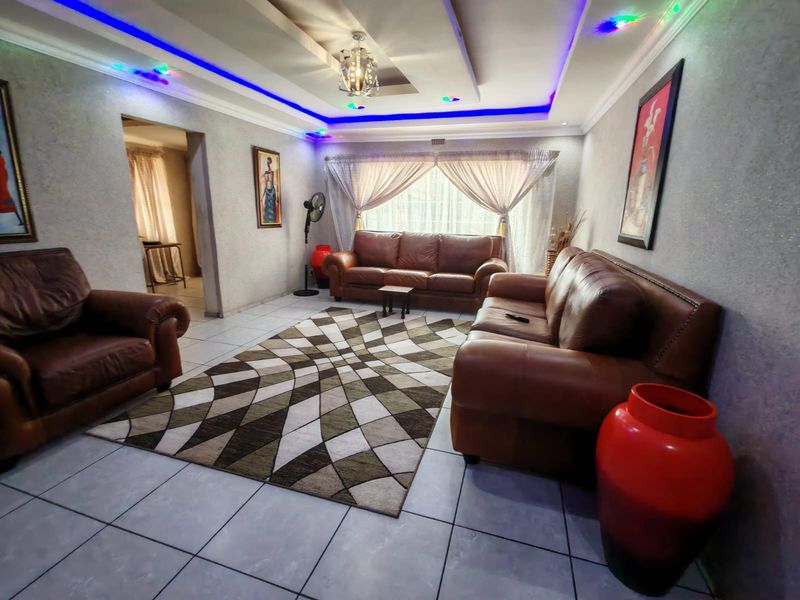 3 Bedroom House for Sale in Vaalpark. - Photo 6