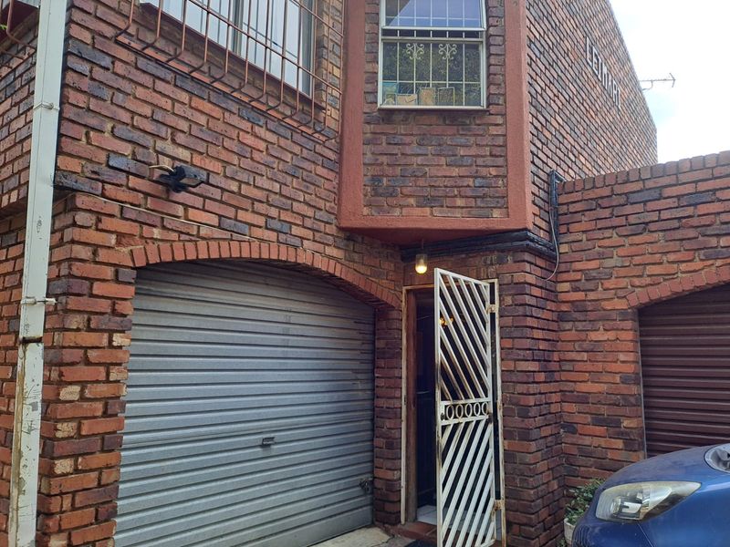 Comfortable Living For You and your Fur Friends! - Photo 2