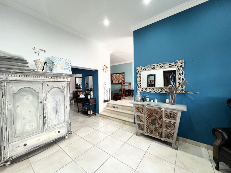 Investment opportunity! Spacious 5 bedroom home - Photo 3