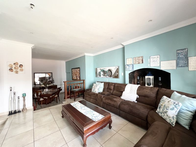 Investment opportunity! Spacious 5 bedroom home - Photo 6