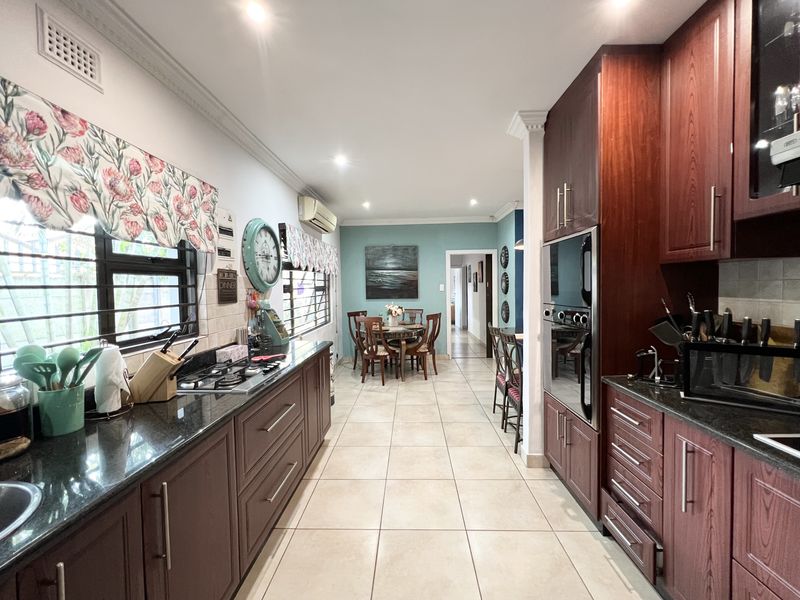 Investment opportunity! Spacious 5 bedroom home - Photo 8