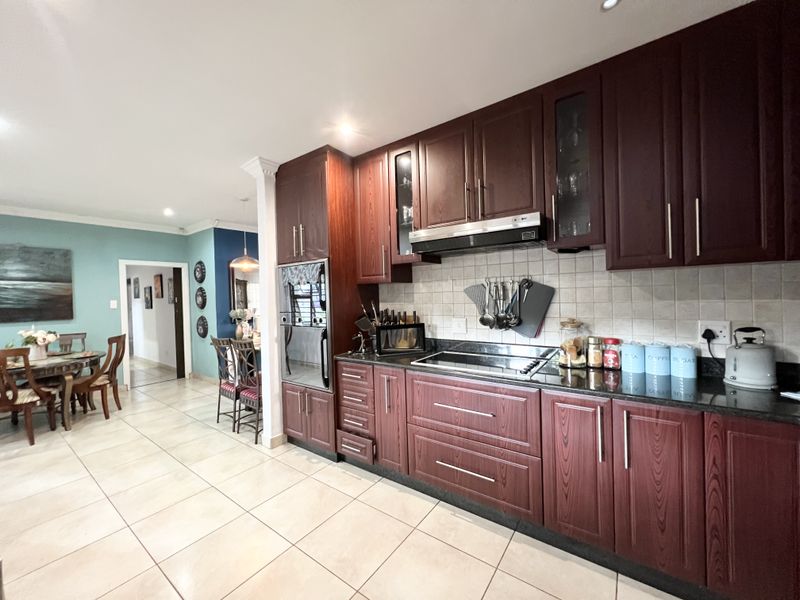 Investment opportunity! Spacious 5 bedroom home - Photo 7