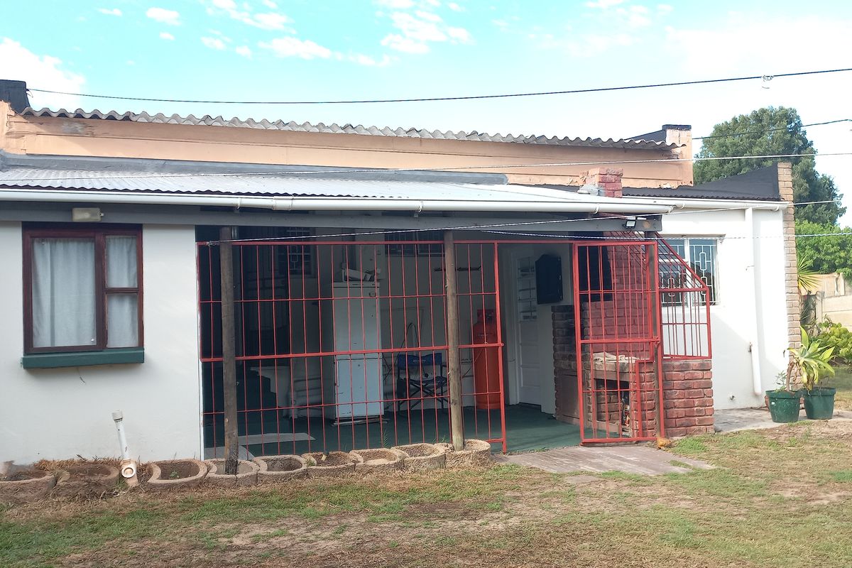 3 Bedroom House for sale in Albertinia. - Photo 5