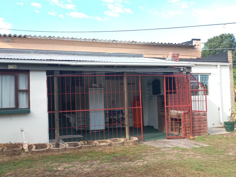 3 Bedroom House for sale in Albertinia. - Photo 5