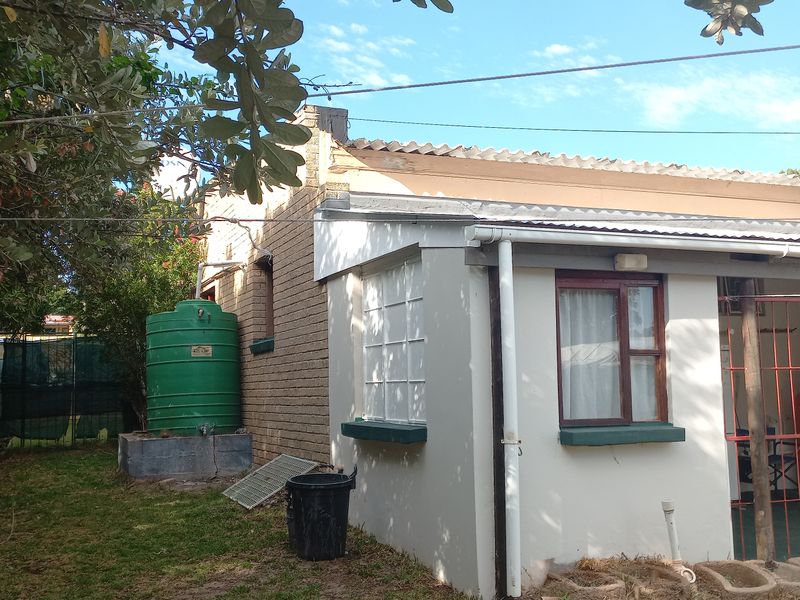 3 Bedroom House for sale in Albertinia. - Photo 6