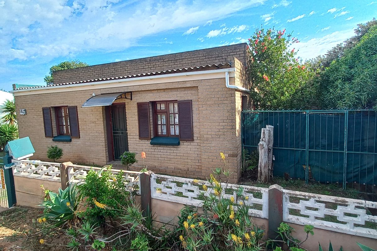 3 Bedroom House for sale in Albertinia. - Photo 2