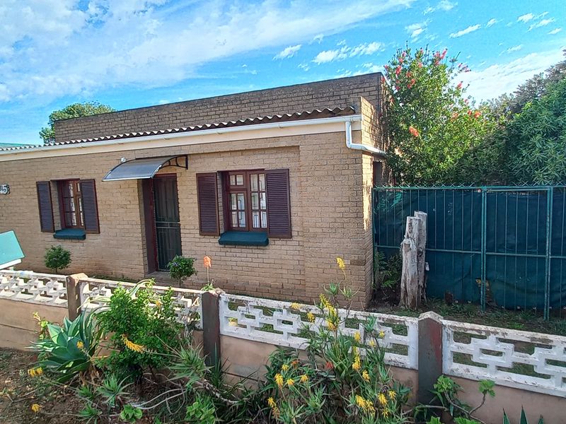 3 Bedroom House for sale in Albertinia. - Photo 2