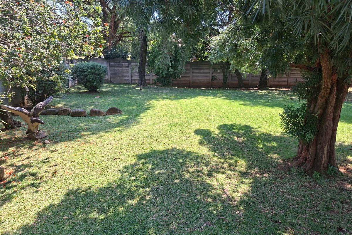 Beautiful 4 Bedroom Family Home in Schuinshoogte - Photo 2