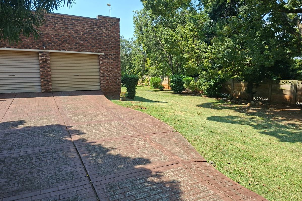 Beautiful 4 Bedroom Family Home in Schuinshoogte - Photo 5