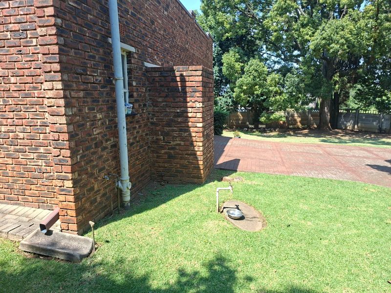 Beautiful 4 Bedroom Family Home in Schuinshoogte - Photo 6