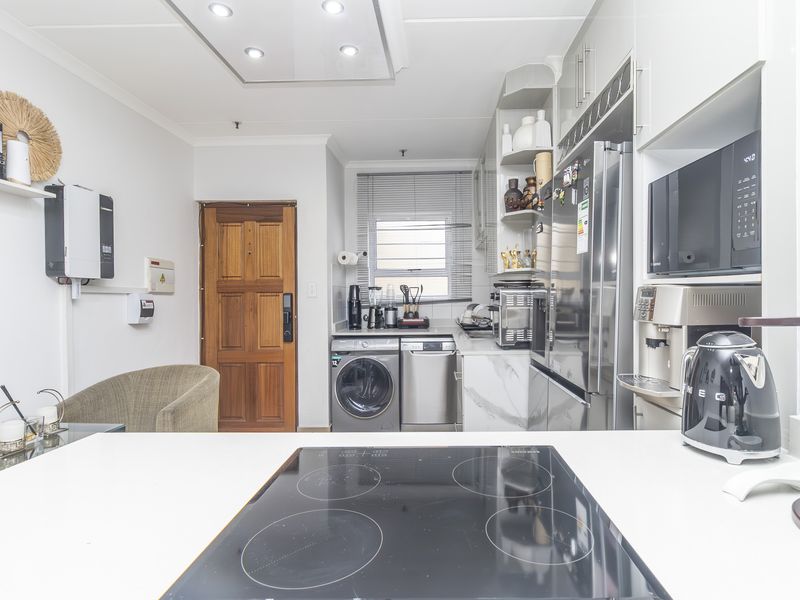 Renovated, super convenient location in Bryanston - Photo 3