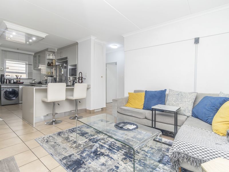 Renovated, super convenient location in Bryanston - Photo 6