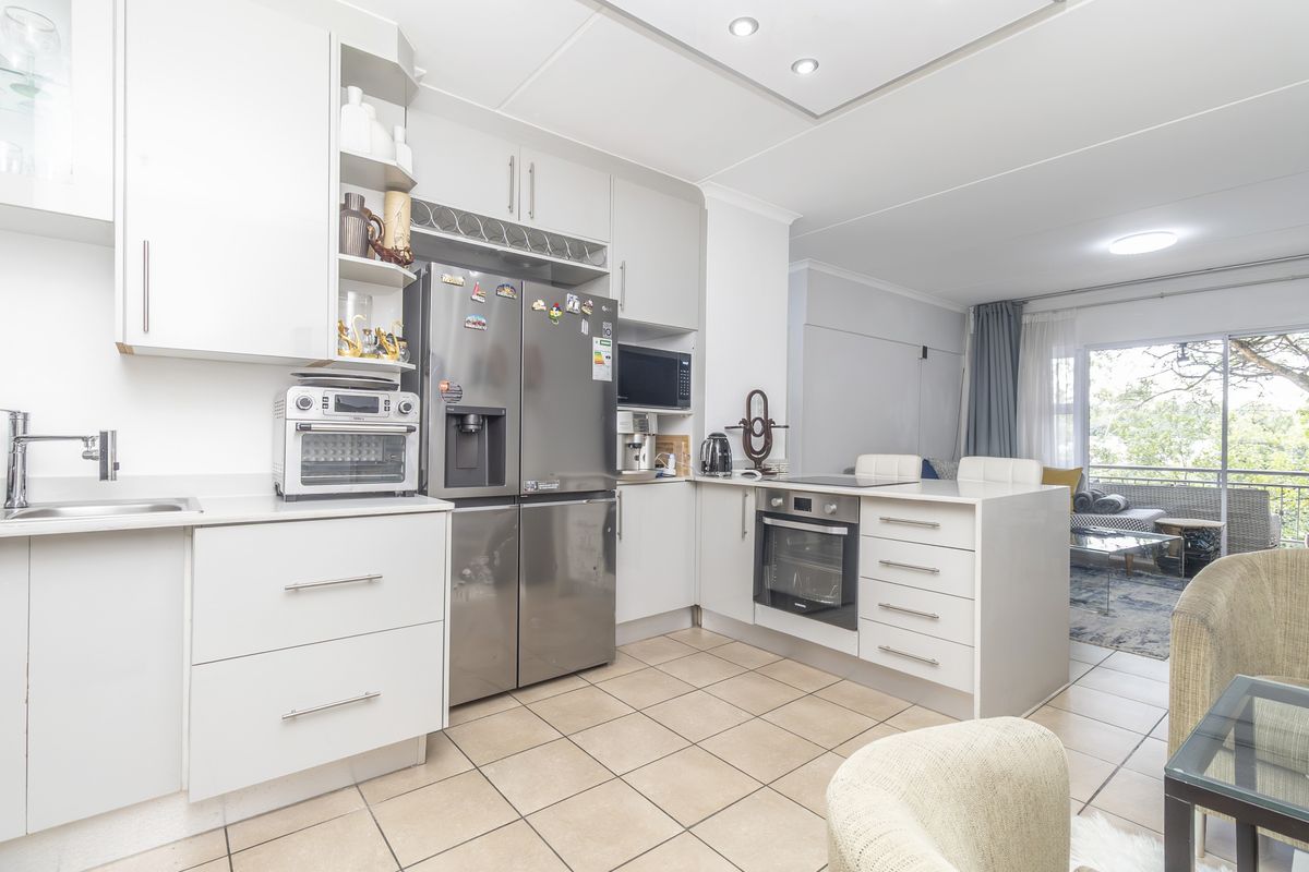 Renovated, super convenient location in Bryanston - Photo 5