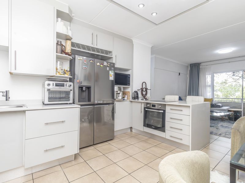 Renovated, super convenient location in Bryanston - Photo 5