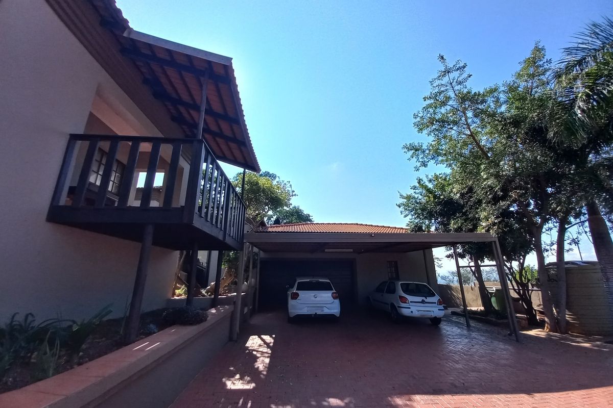 Spacious Family Home with Views in a Popular Cashan Estate - Photo 3