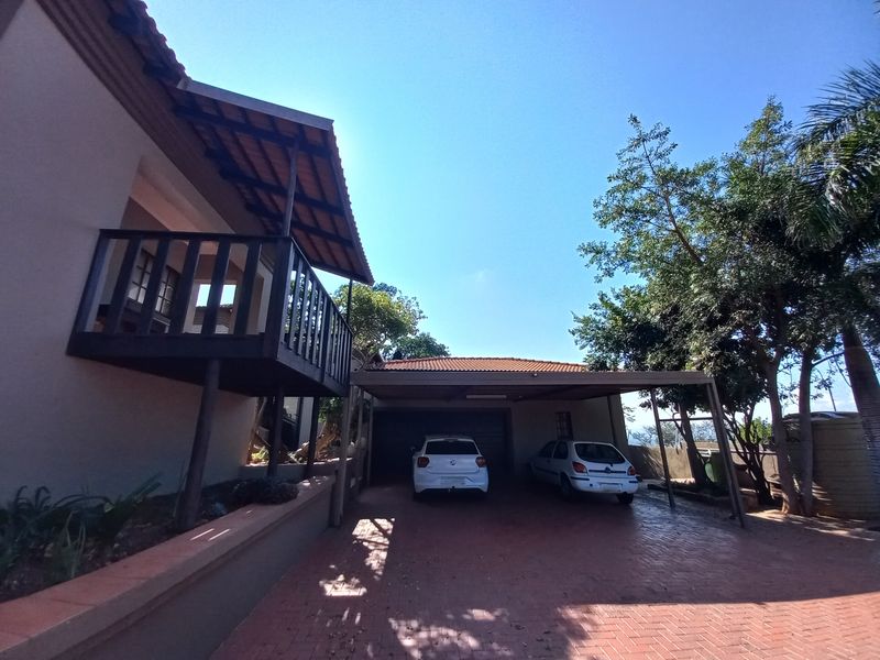 Spacious Family Home with Views in a Popular Cashan Estate - Photo 3