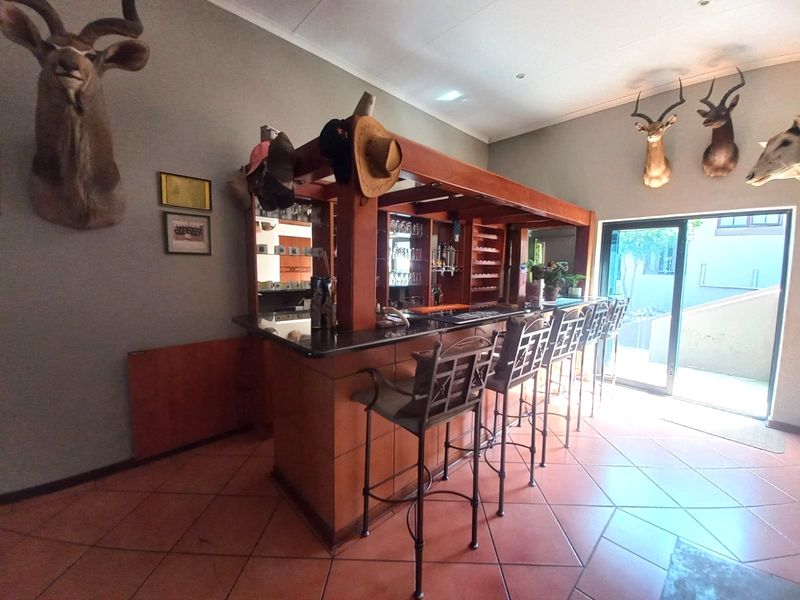 Spacious Family Home with Views in a Popular Cashan Estate - Photo 4