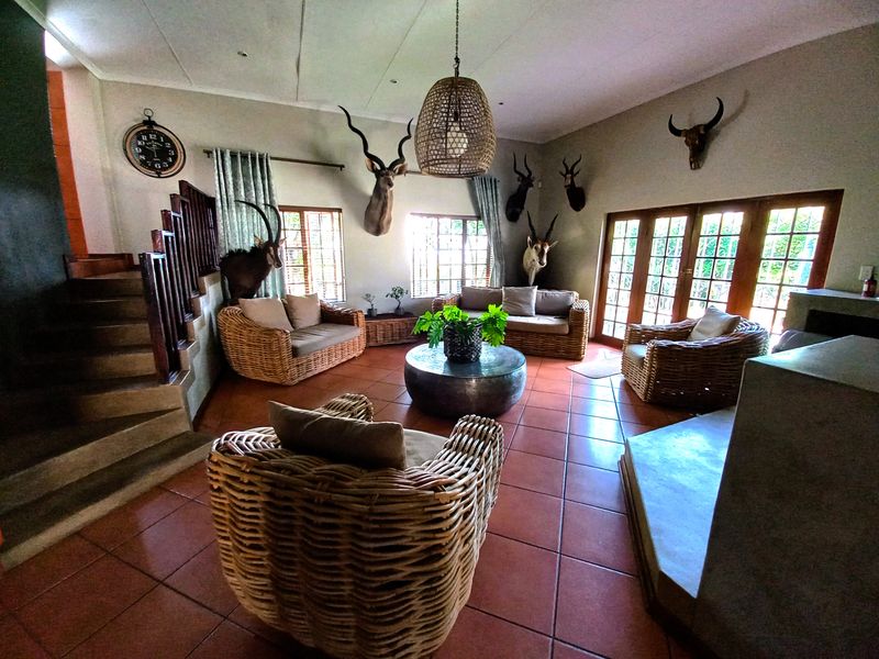 Spacious Family Home with Views in a Popular Cashan Estate - Photo 8