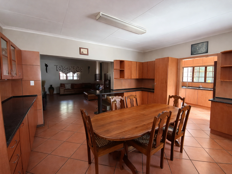 Spacious Family Home with Views in a Popular Cashan Estate - Photo 6