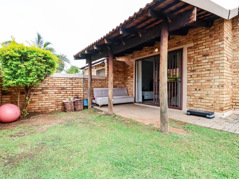 2 Bedroom townhouse in Heuwelsig Estate with spacious wrap-around garden! - Photo 7