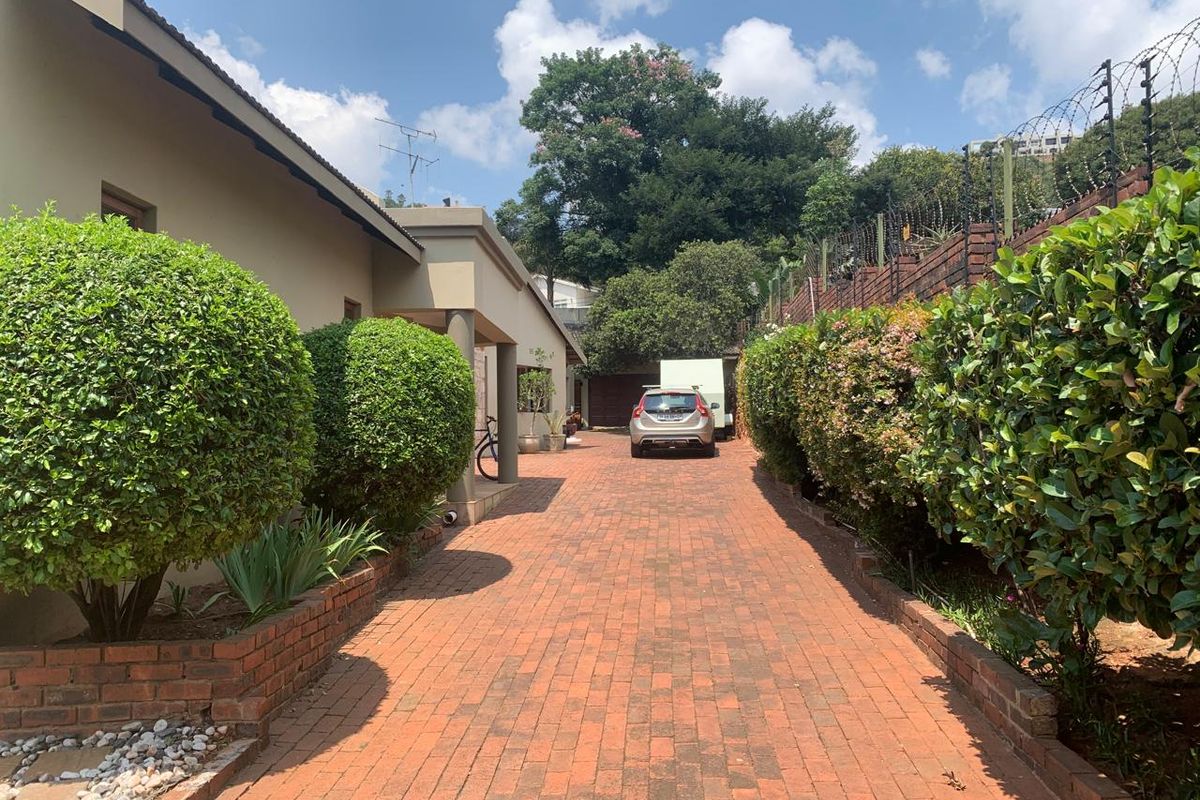 Beautiful Sun-Filled Family Home in Peaceful Bagley Terrace - Photo 5