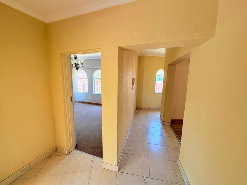 Charming Townhouse in Small, Well-Maintained Complex - Photo 10