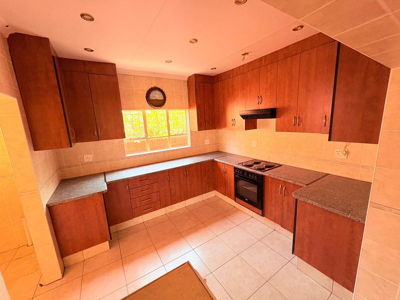 Charming Townhouse in Small, Well-Maintained Complex - Photo 6