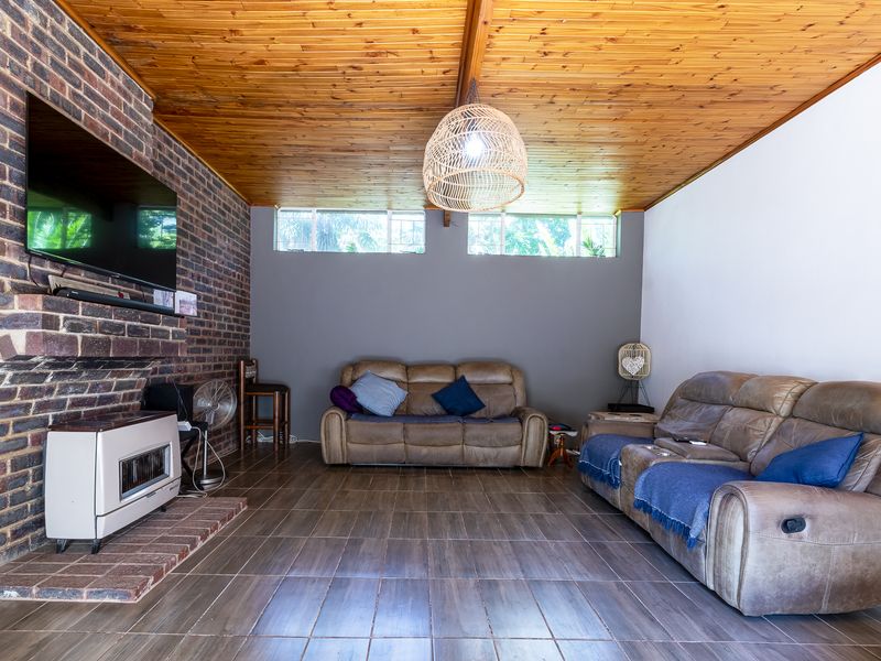 Spacious, Secure 4 bed Freehold in Brunaly Estate —your dream family oasis awaits! - Photo 5