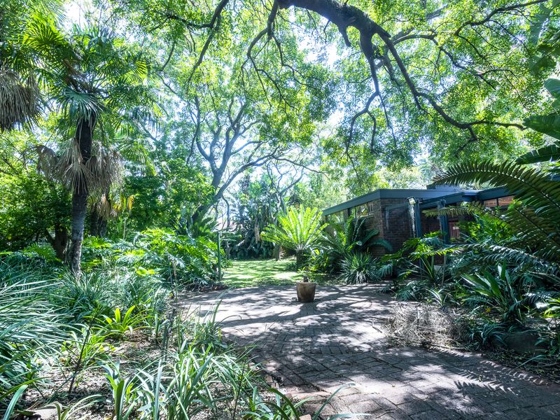 Spacious, Secure 4 bed Freehold in Brunaly Estate —your dream family oasis awaits! - Photo 3
