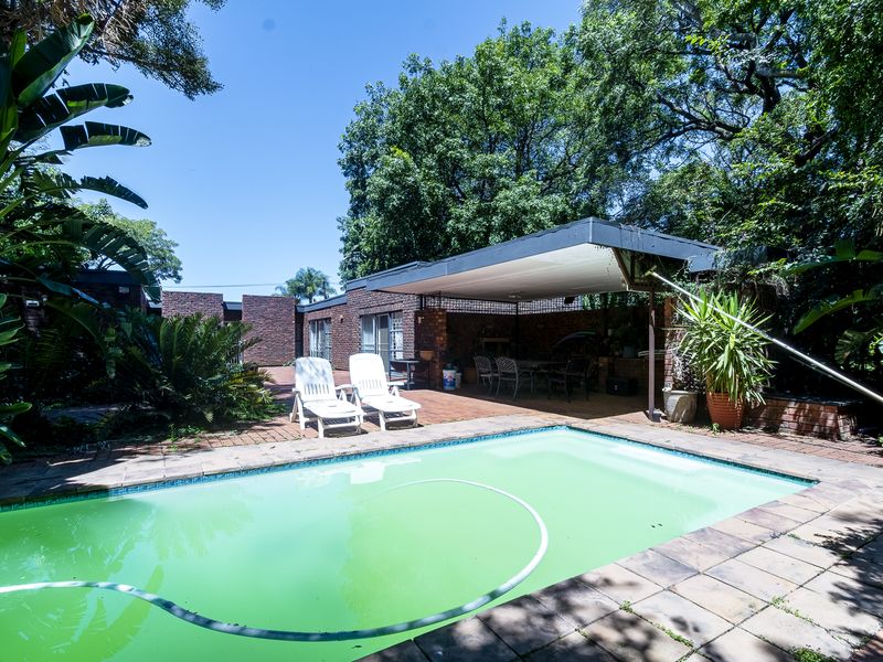 Spacious, Secure 4 bed Freehold in Brunaly Estate —your dream family oasis awaits! - Photo 8