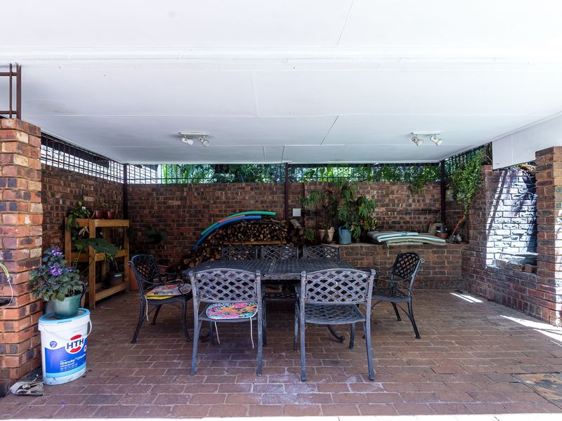Spacious, Secure 4 bed Freehold in Brunaly Estate —your dream family oasis awaits! - Photo 9