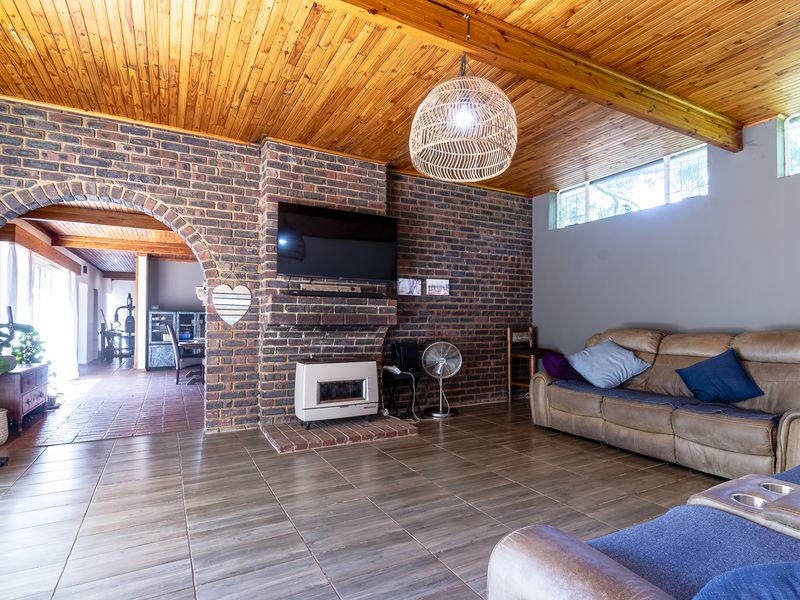 Spacious, Secure 4 bed Freehold in Brunaly Estate —your dream family oasis awaits! - Photo 4