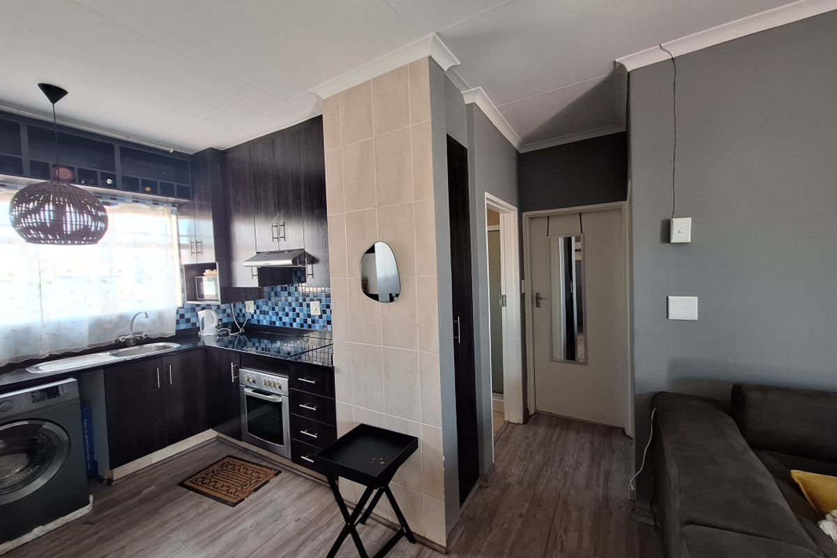 Neat 2-Bedroom Apartment in a Secure Family Complex in Edenglen - Photo 4