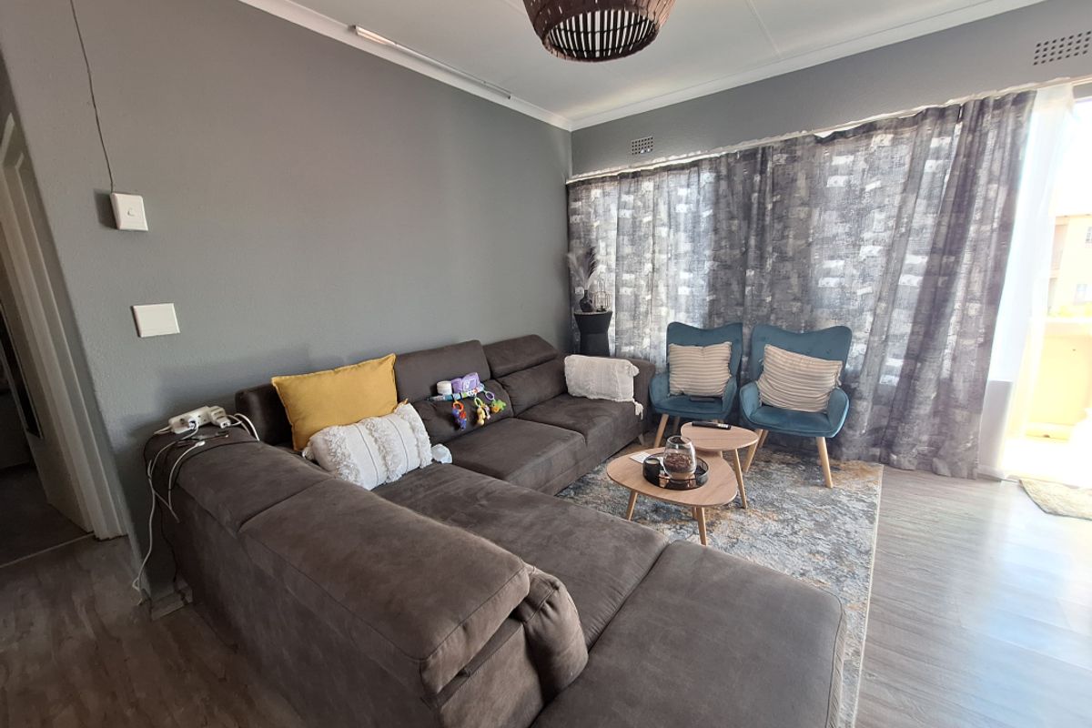 Neat 2-Bedroom Apartment in a Secure Family Complex in Edenglen - Photo 2