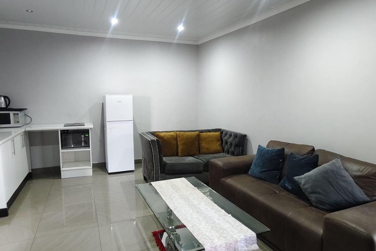 Flat To Rent - Photo 3