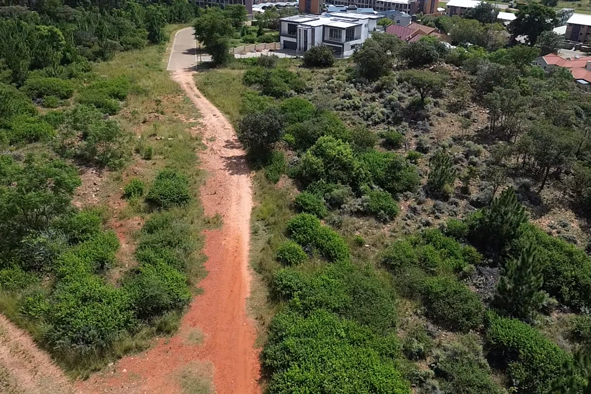 Exclusive Vacant Duet Stand in Sought-After Estate - Photo 5