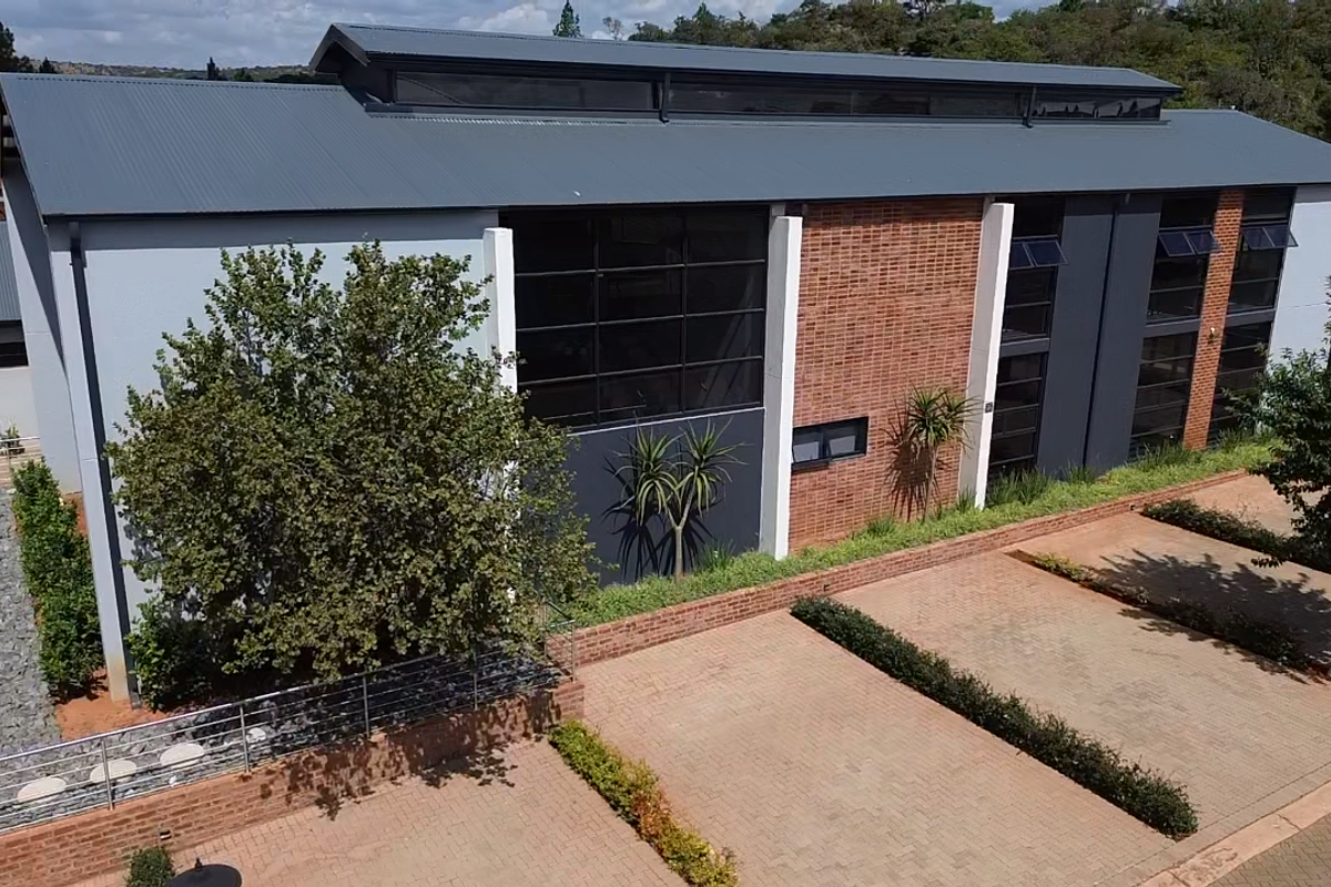 Exclusive Vacant Duet Stand in Sought-After Estate - Photo 2