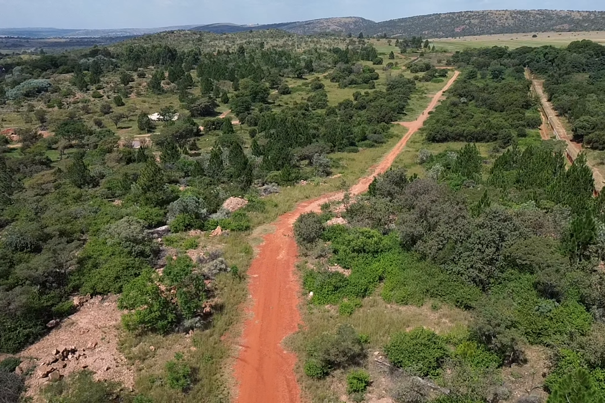 Exclusive Vacant Duet Stand in Sought-After Estate - Photo 3