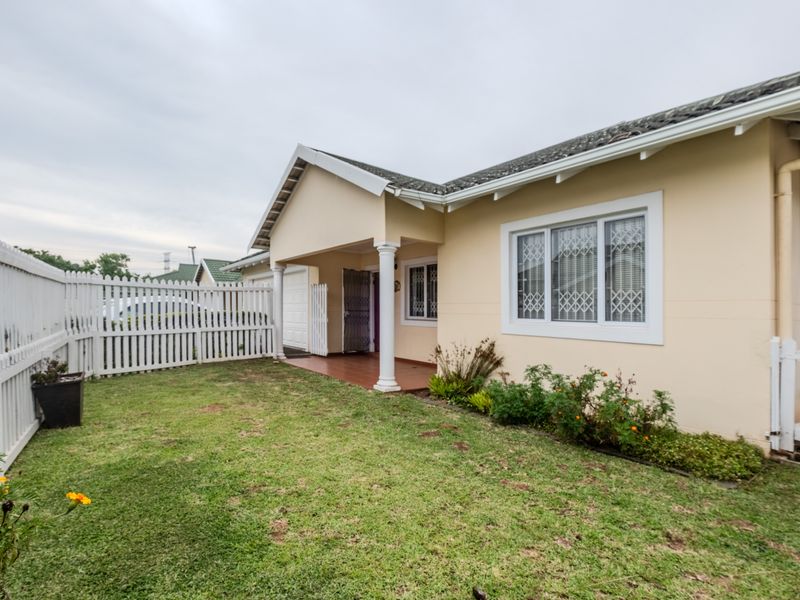 Stepless simplex in sought after Broadlands - Photo 3