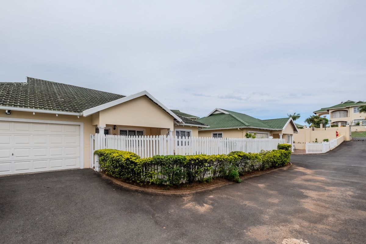 Stepless simplex in sought after Broadlands - Photo 2