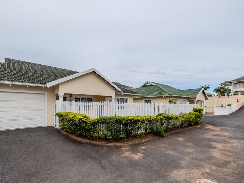 Stepless simplex in sought after Broadlands - Photo 2