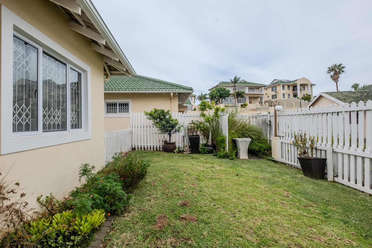 Stepless simplex in sought after Broadlands - Photo 4