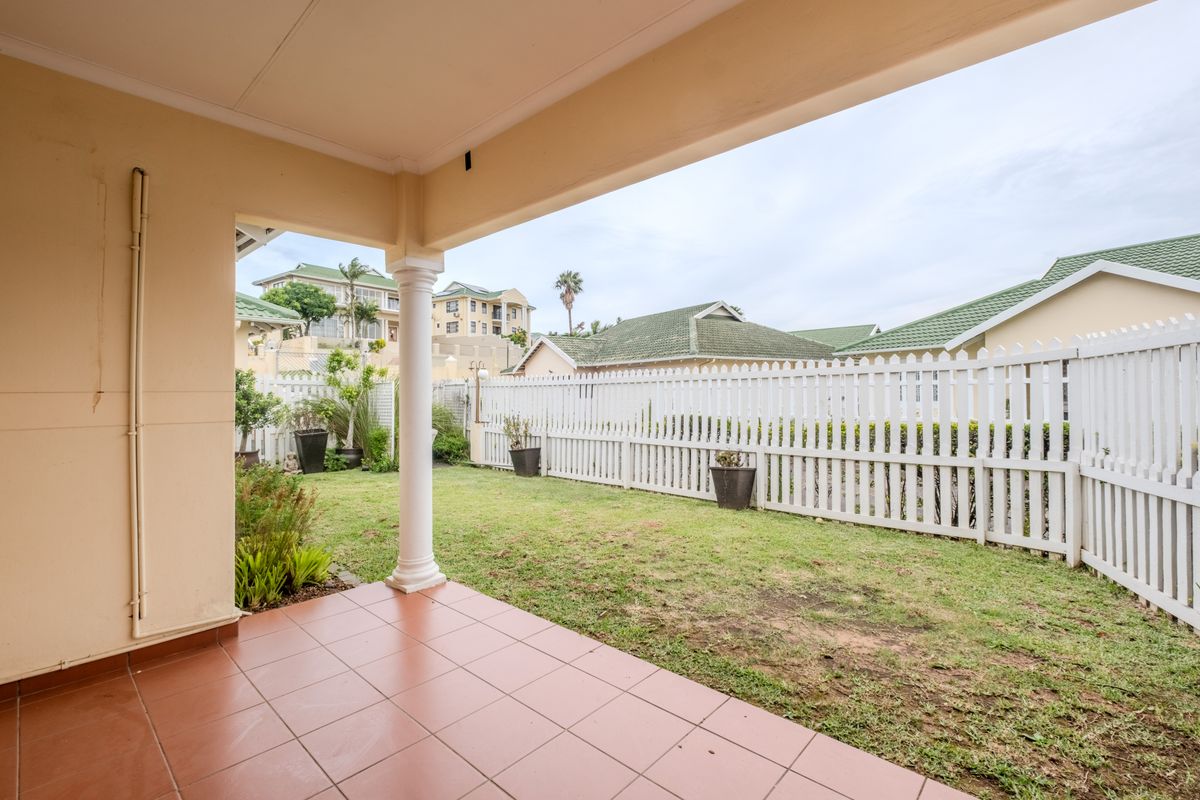 Stepless simplex in sought after Broadlands - Photo 5