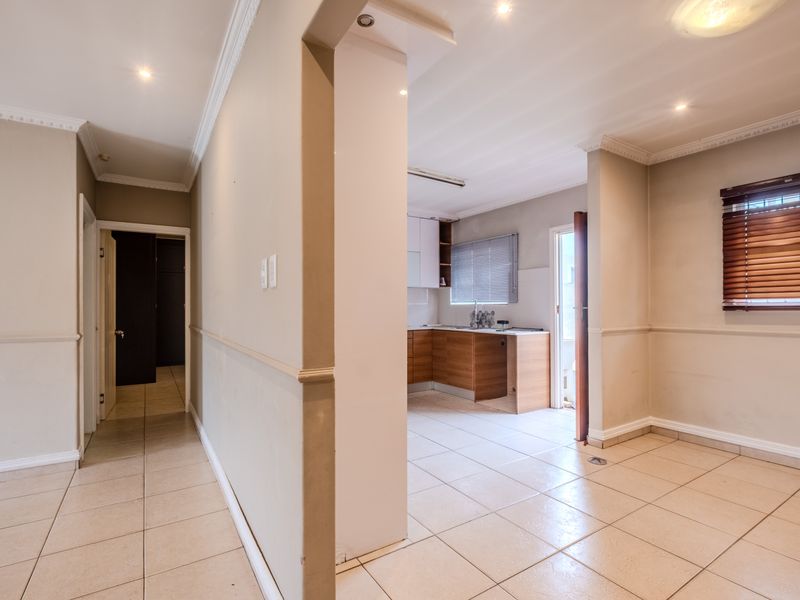 Stepless simplex in sought after Broadlands - Photo 9