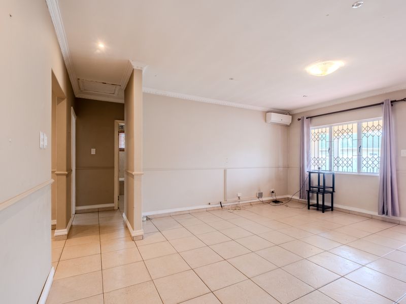 Stepless simplex in sought after Broadlands - Photo 8