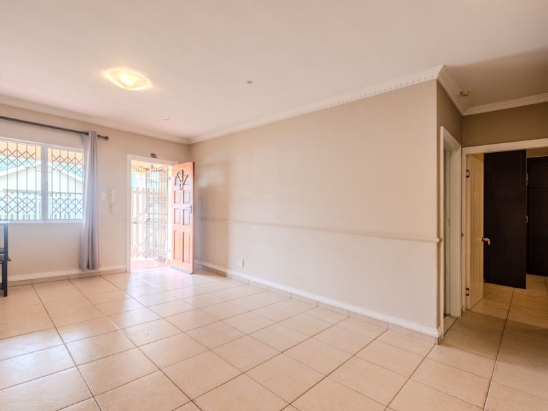 Stepless simplex in sought after Broadlands - Photo 7