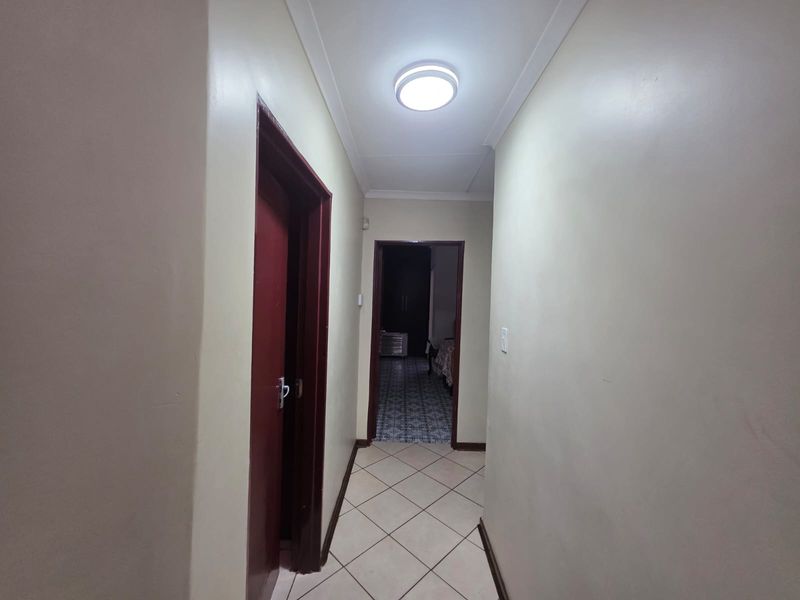 Spacious 4-Bedroom Family Home with All Utilities Included - Photo 9